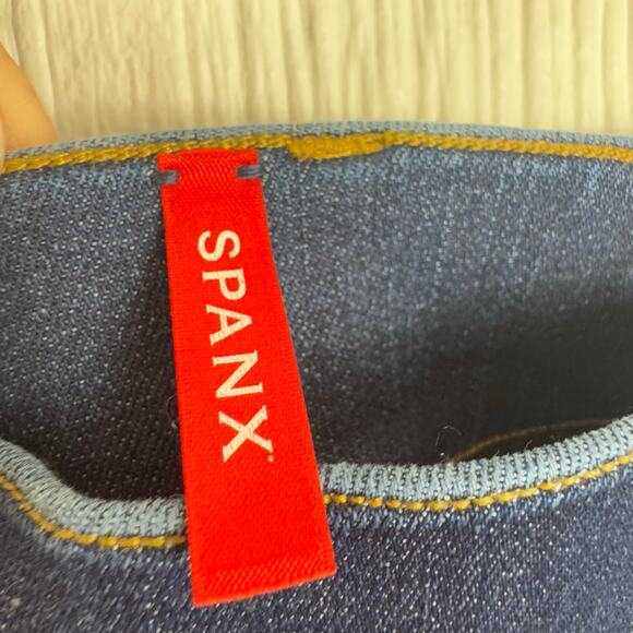 Spanx Flare Pull On Elastic Waist Jeans Dark Wash Size Small or 28x32" *Raw Hem - Picture 6 of 8